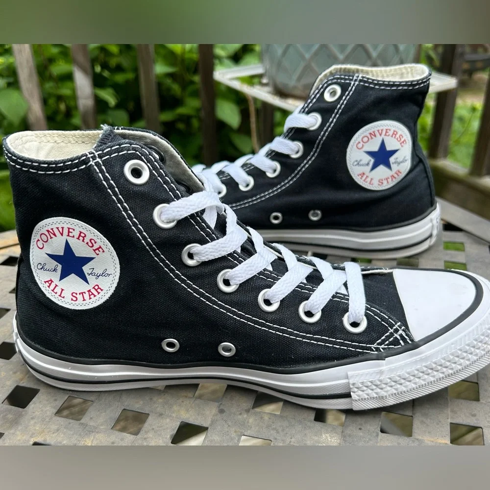 Converse CTAS Black canvas high tops. 6 women’s, 4 men’s - Picture 6 of 6
